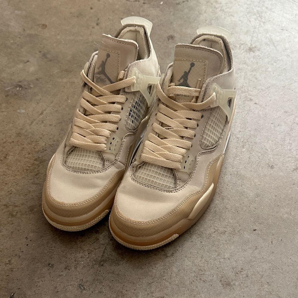 WORN ONCE. Off-White Jordan 4’s